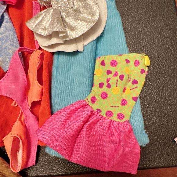 Barbie clothes and accessories - Picture 4 of 5